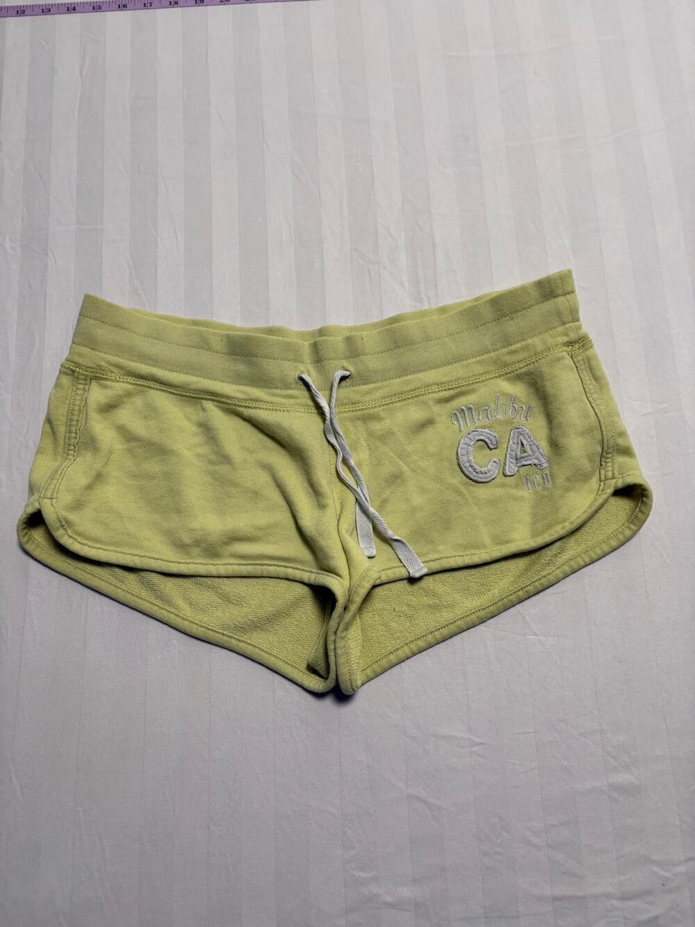 Hollister Malibu CA Lime Green Lounge Shorts Size Large